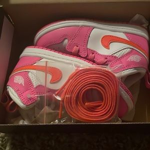 Jordan 1 mids, never worn, brand new